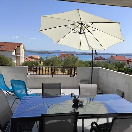 With Parking Space Tkon, Pasman - 19127 アパート