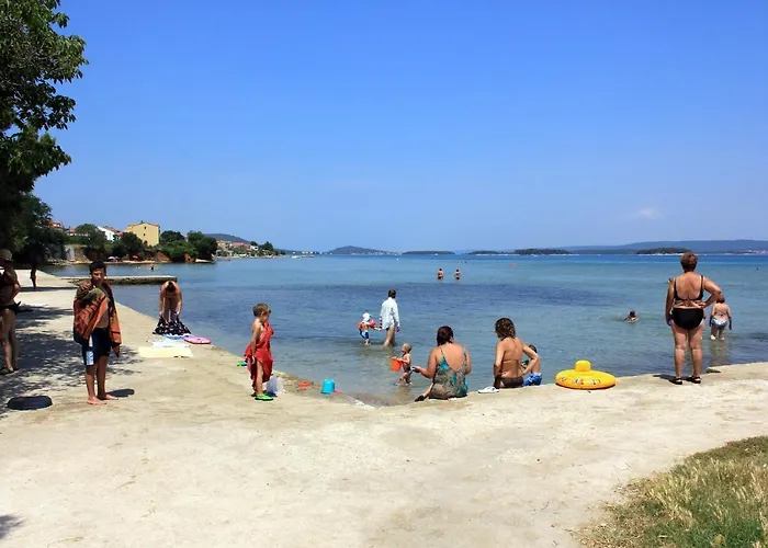 아파트 With Parking Space - Pasman - 19127